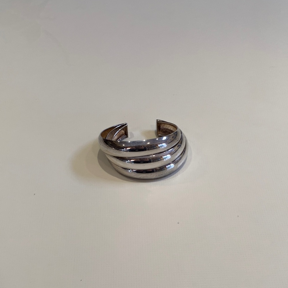 Silver cuff bracelet
Slips on and off wrist